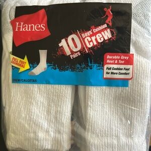 One pack of Hanes boys’ cushion crew socks